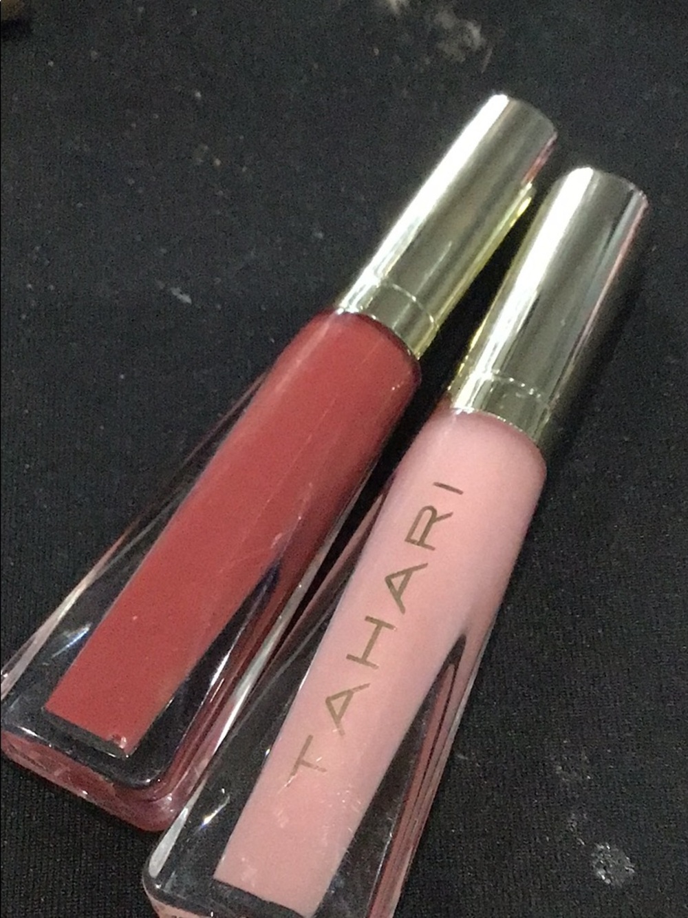 Tahari lip gloss set of 2